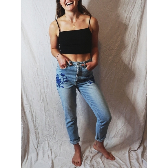 Embroidered Floral Light-Wash Forever 21 Jeans - Picture 9 of 11